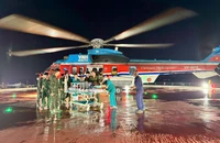 Trực thăng bay xuyên đêm đưa bệnh nhân nhồi máu cơ tim từ Trường Sa về đất liền