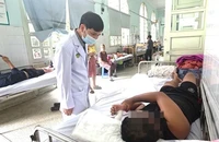 Bé trai bỏng nặng, phải nhập viện do chơi pháo tại nhà