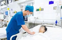 Bệnh nhi nguy kịch vì sốt xuất huyết biến chứng tan huyết cấp hiếm gặp