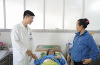 Phẫu thuật cấp cứu kịp thời cứu sống cụ bà thủng đại tràng nguy kịch 