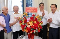 Lãnh đạo TP.HCM thăm, tri ân các cán bộ lão thành ngành y tế
