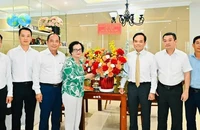 Bí thư Thành ủy TP.HCM Trần Lưu Quang thăm cán bộ lão thành ngành y tế