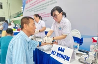 TP.HCM: Hơn 160.000 người được khám sức khỏe, nhiều nơi 'đi từng ngõ, gõ từng nhà' vận động