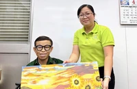 Bức tranh hướng dương gửi gắm tri ân, thắp sáng niềm tin nơi chàng trai chạy thận kiên cường