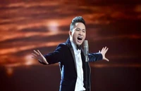 Ca sĩ Tùng Dương hát rock với dàn nhạc giao hưởng 