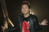 Ca sĩ Tùng Dương và nhạc sĩ Huy Tuấn tung MV 'Độc hành'