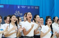 Hoa hậu H'Hen Niê cùng thí sinh Miss Peace Vietnam giao lưu với trẻ em Làng SOS