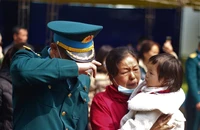 Lễ tang phi công hy sinh, nghẹn lòng nghe tiếng gọi: 'Duy ơi, về với mẹ'
