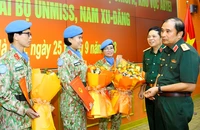 Trao Quyết định của Chủ tịch nước cho 3 sĩ quan hoạt động gìn giữ hòa bình