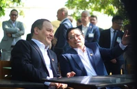 Hình ảnh Thủ tướng Phạm Minh Chính và Thủ tướng Belarus uống cà phê, thăm Cột cờ Hà Nội 