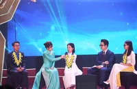 'Cô giáo không tay' nhận danh hiệu Thanh niên sống đẹp