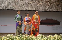 Nhà thiết kế Minh Hạnh: Áo dài chưa thành di sản khó tránh cách tân quá đà