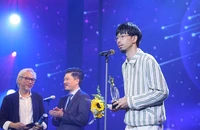 Đen Vâu giành cú đúp, Hòa Minzy là 'Nữ nghệ sĩ của năm' tại trao Giải Cống hiến