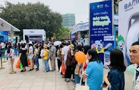 Ngập tràn vé máy bay, phòng khách sạn giá rẻ tại Hội chợ Du lịch quốc tế Việt Nam