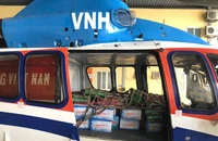Máy bay của Công ty Trực thăng Miền Bắc vận chuyển hàng hóa cứu trợ
