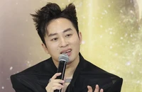 Ca sĩ Tùng Dương tiết lộ lý do không 'quằn quại' trong live concert thứ 14
