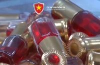 Lừa đảo trực tuyến: Mạo danh công an để lừa đảo; Chế phẩm màu bán 'bùa yêu'