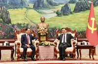 Phó Thủ tướng, Bộ trưởng Ngoại giao Bùi Thanh Sơn hội kiến lãnh đạo cao cấp Lào
