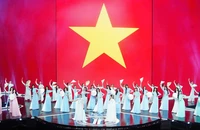 41 thí sinh đồng diễn áo dài tại đêm chung khảo Hoa hậu Việt Nam 2024
