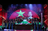 'Quà tháng 5 dâng Người'- Khắc họa chân dung Chủ tịch Hồ Chí Minh bằng nghệ thuật 