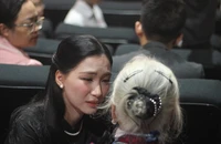 Buổi ra mắt MV của ca sĩ Hoà Minzy ngập tràn nước mắt 
