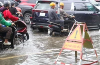 Vì sao ô tô điện, xe máy điện lội nước tốt hơn xe xăng dầu?