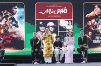 Nghệ sĩ Xuân Hinh 'khuấy đảo' Hội chợ Mùa thu khi hát Chầu Văn 