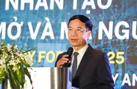 Bộ trưởng Nguyễn Mạnh Hùng: Công nghệ số phải rẻ như không khí