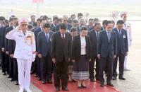 Tổng Bí thư, Chủ tịch nước Lào vào Lăng viếng Chủ tịch Hồ Chí Minh