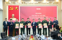 Tặng 40.000 tờ Báo Xuân Nhân Dân cho cán bộ, chiến sĩ biên giới, hải đảo