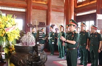 Đại tướng Phan Văn Giang dâng hương tri ân 60 liệt sĩ thanh niên xung phong
