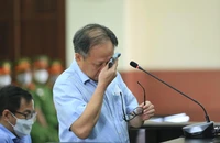Ông Tất Thành Cang bật khóc tại tòa