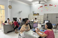 Bỏ giấy xác nhận cư trú và áp lực lớn của cán bộ cơ sở 