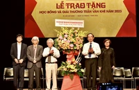 Lần đầu tiên trao giải thưởng và học bổng Trần Văn Khê 
