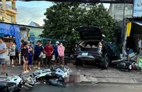 Ô tô gây tai nạn liên hoàn, tông vào nhiều xe khác, khiến một cô gái trẻ tử vong