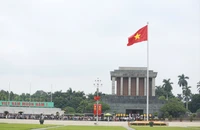 Dòng người xếp hàng dài vào Lăng viếng Chủ tịch Hồ Chí Minh dịp Quốc khánh 2-9