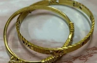 Cướp giật vòng vàng ở tiệm để tặng bạn gái