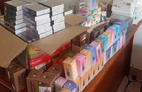 Thu giữ nhiều thuốc lá điện tử lậu tại một quán cà phê
