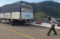 Bỏ xe tải trên cầu, tài xế nhảy xuống hồ Đồng Nai 3 tự tử