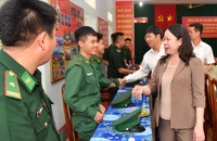 Quyền Chủ tịch nước thăm Đồn Biên phòng Cửa khẩu Quốc tế Xa Mát