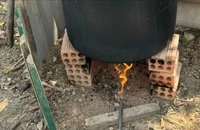 Khoan giếng gặp luồng khí lạ, châm lửa đốt thì cháy như lửa gas