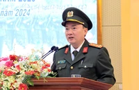 Đèo Khánh Lê sạt lở: CSGT Lâm Đồng dầm mưa phân luồng