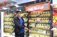 Nam thanh niên gỡ la phông đột nhập vào cửa hàng để trộm 17 iPhone