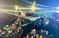 Quảng Ninh có báo cáo mới nhất về số người có mặt trên tàu bị lật ở vịnh Hạ Long