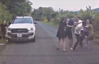 Mâu thuẫn sau va chạm, hai bên lao vào ẩu đả 