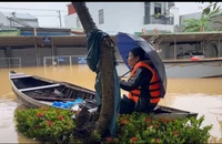 Tôi muốn khóc khi chơi vơi giữa vùng lũ