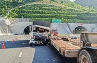 Phụ xe tử vong, kẹt dưới gầm ô tô sau tai nạn trên cao tốc Nha Trang - Cam Lâm