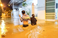 Hàng ngàn người ở Nha Trang chạy lũ trong đêm