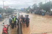 Mưa lớn 2 ngày liền, nhiều nơi ở Khánh Hòa bị ngập sâu