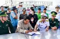 14 ngư dân bị nạn trên tàu cá Bình Định đã vào bờ an toàn